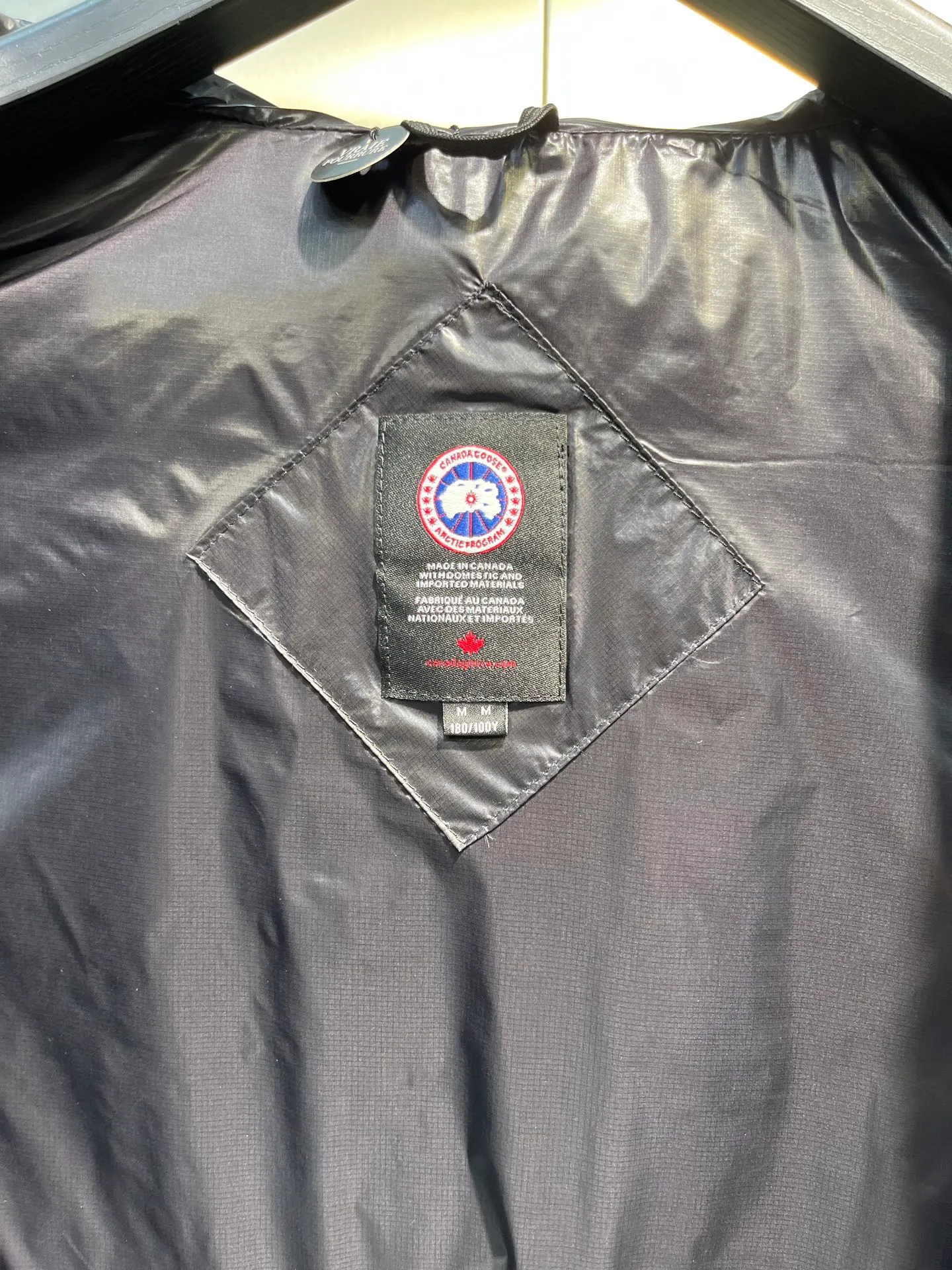 P560 Canadian brand CanadaGoose men's and women's CROFTON lightweight down vest 2229M DWR water-repellent treatment WindWall windproof fabric 700 fleece filling original mold opening details one to one production The upper body effect is stunning Exclusively available on the Xiaohongshu purchasing platform The highest version on the market Size: XS S M L XL XXL